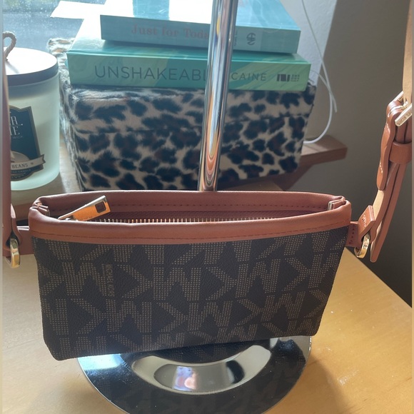 Michael Kors Belt-bag NWOT - Picture 6 of 15